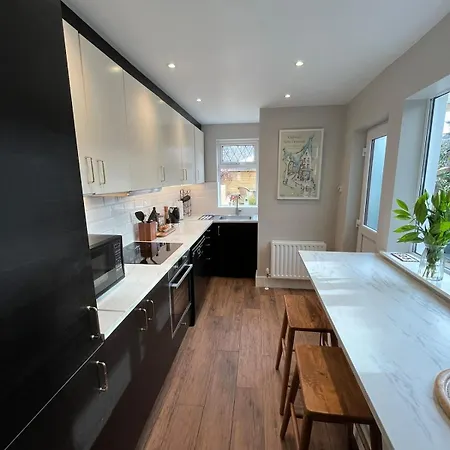 Villa 3 Bedroom, 5 Bed In The Heart Of