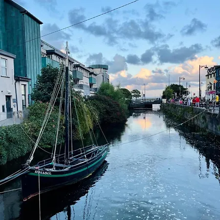 Villa 3 Bedroom, 5 Bed In The Heart Of