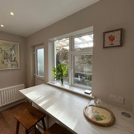 3 Bedroom, 5 Bed In The Heart Of