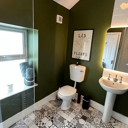 3 Bedroom, 5 Bed In The Heart Of Villa *