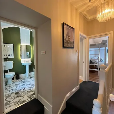 3 Bedroom, 5 Bed In The Heart Of Galway