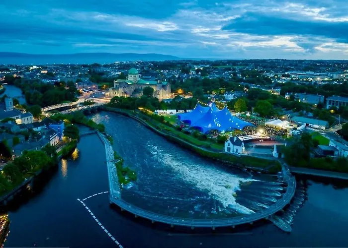 ヴィラ 3 Bedroom, 5 Bed In The Heart Of