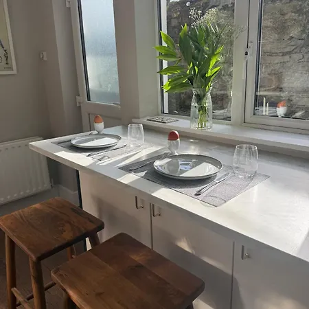 3 Bedroom, 5 Bed In The Heart Of Vila Galway